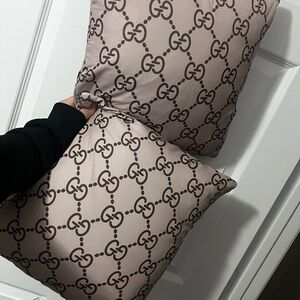 NEW Fashion G Patterned Set of 2 Throw Pillows